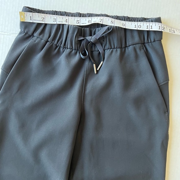 Lululemon Cropped Black Pull-on Pants. 
Size 6 - Picture 8 of 10
